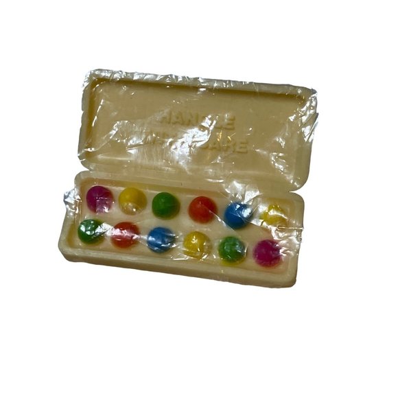 Hallmark Cards Egg Carton of Easter Eggs Plastic Pin 1981 - Picture 2 of 8